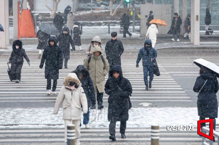 [포토] 눈 내리는 출근길
