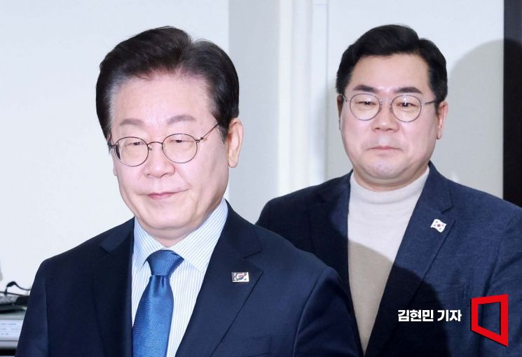 이재명 더불어민주당 대표가 7일 국회에서 열린 최고위원회의에 참석하고 있다. 2025.2.7 김현민 기자