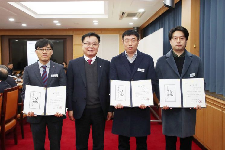 창원특례시, 1월 ‘이달의 우수공무원’ 표창 수여.