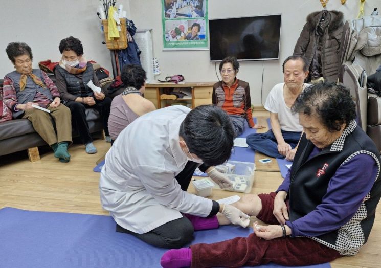 담양군, ‘경로당 한방 순회진료’로 어르신 건강 챙긴다