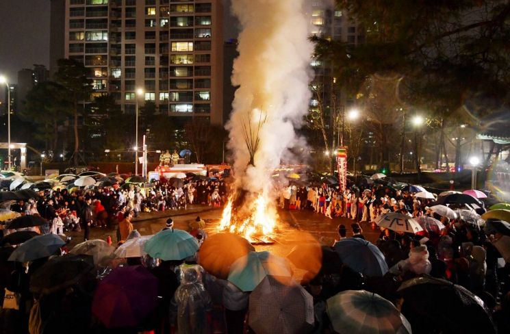  송파다리밟기·달집태우기 등...송파구, 2월 12일 정월대보름 행사