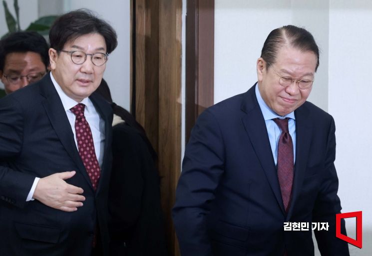 권영세 국민의힘 비상대책위원장이 10일 국회에서 열린 비상대책위원회의에 참석하고 있다. 2025.2.10 김현민 기자