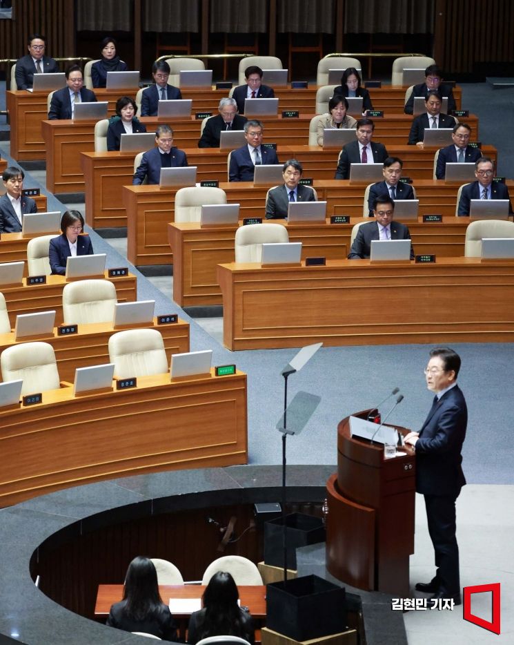 [포토] 이재명 대표 연설 듣는 국무위원들
