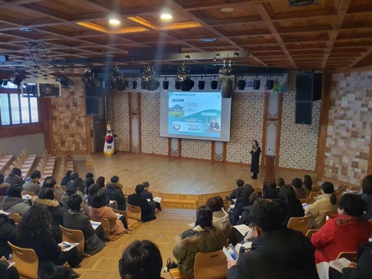 지난 6일 영암형 통합돌봄 체계구축 실태조사 중간보고회를 하고 있다. 영암군 제공