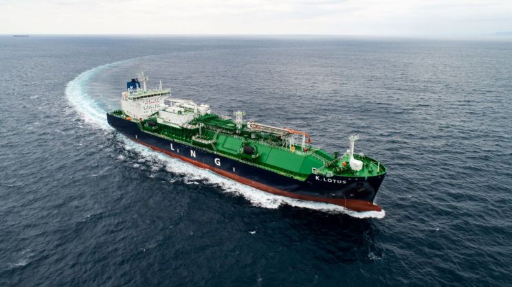 HD현대미포가 건조해 인도한 1만8000㎥급 LNG 벙커링선의 시운전 모습. 사진제공=HD한국조선해양