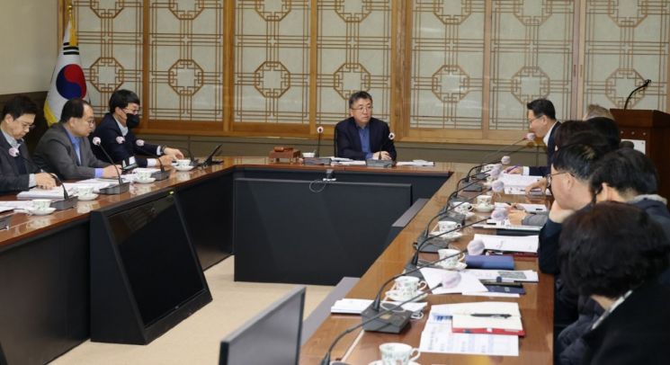 포항시는 10일 장상길 부시장 주재로 2026년도 국가투자예산 확보를 위한 자치행정국 추진 상황 보고 회의를 가졌다. 포항시 제공