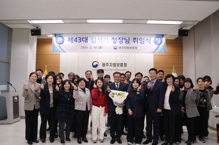김석기 신임 광주보훈청장 취임…5·18묘지 참배