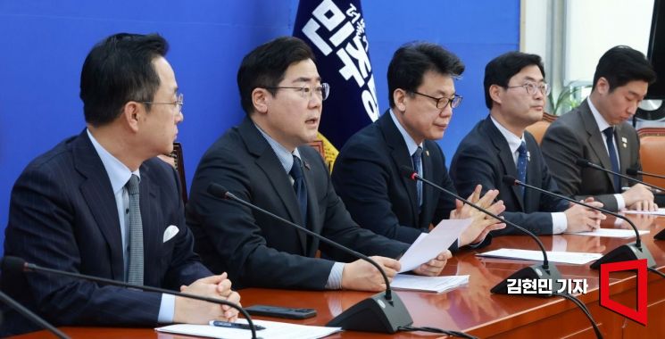 [포토] 박찬대 “어떤 잘못 있길래 내란까지… 명태균 특검 불가피”