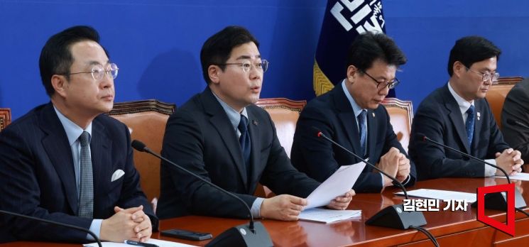 박찬대 더불어민주당 원내대표가 11일 국회에서 열린 원내대책회의에서 발언하고 있다. 2025.2.11 김현민 기자