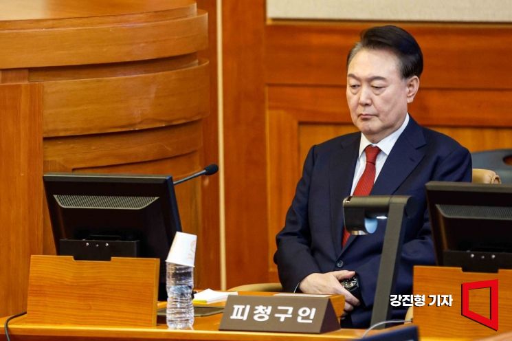 [포토] 생각에 잠긴 윤석열 대통령