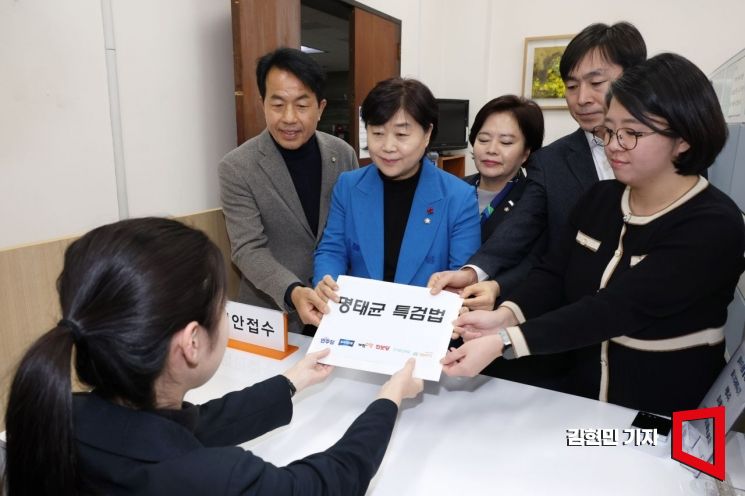 [포토] 야5당 '명태균 특검법' 발의…'尹부부·與잠룡' 동시 조준
