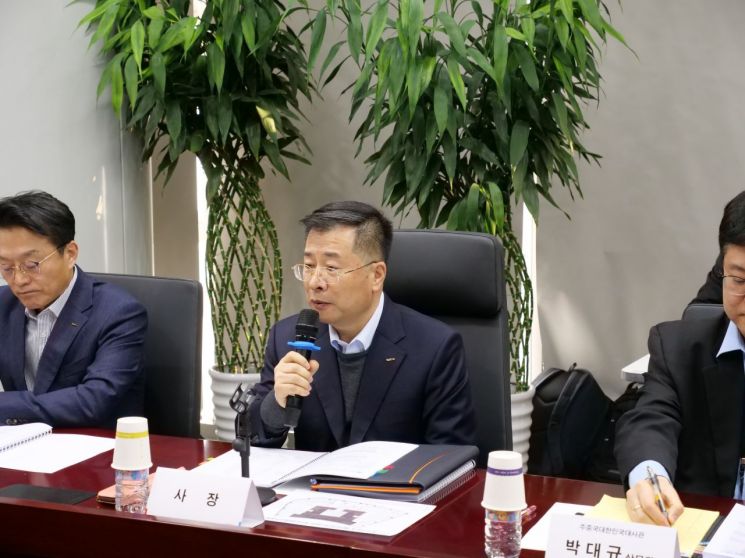 강경성 대한무역투자진흥공사(코트라·KOTRA) 사장 등이 11일 중국 베이징무역관에서 열린 중국지역 무역투자확대 전략회의를 주재하고 있다. 코트라 제공