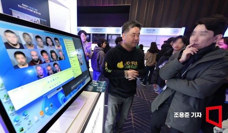 [포토] 이미지 비식별화 장비 살펴보는 관람객