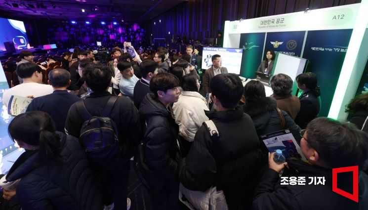 [포토] 관람객으로 북적이는 'AI서울 2025' 