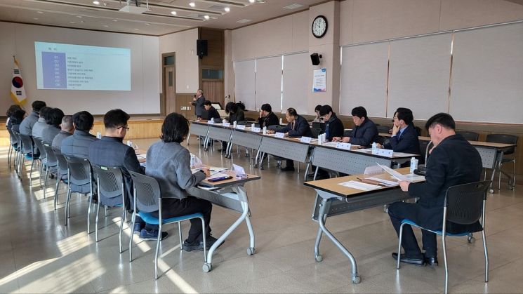 여수시는 지난 10일 보건소 회의실에서 ‘탄소중립·녹색성장 기본계획’ 수립 용역 최종보고회를 개최하고 주요 과제 점검을 마무리했다. 여수시 제공