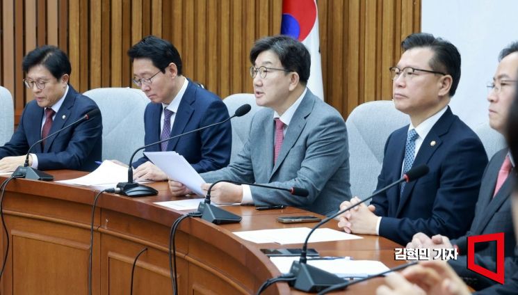 [포토] 권성동 "임의로 법 해석하면, 법치 아닌 문형배 인치"
