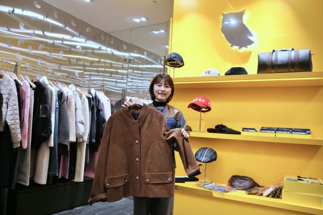 광주신세계, 올해 컬러 ‘모카무스’ 활용 신상품 선봬
