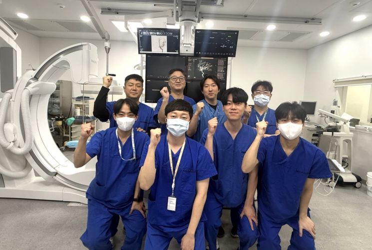 센텀종합병원의 혈관조영실팀 의료진.