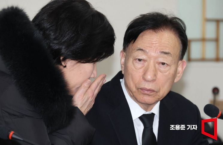[포토] 대화하는 설동호 대전시교육감