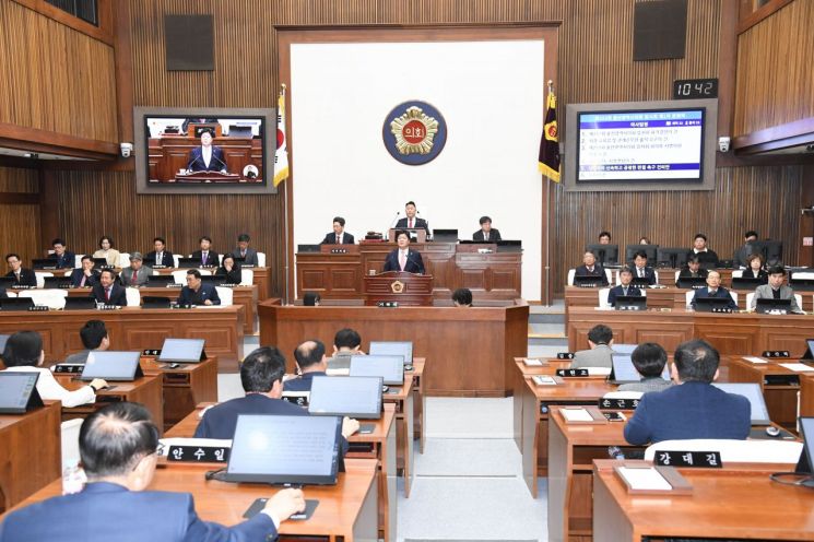 울산시의회는 12일 제253회 임시회 제1차 본회의에서 '사법부의 신속하고 공정한 판결 촉구 건의안'을 의결했다. 울산시의회 제공