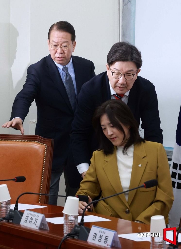 [포토] 비대위 참석하는 국민의힘 지도부