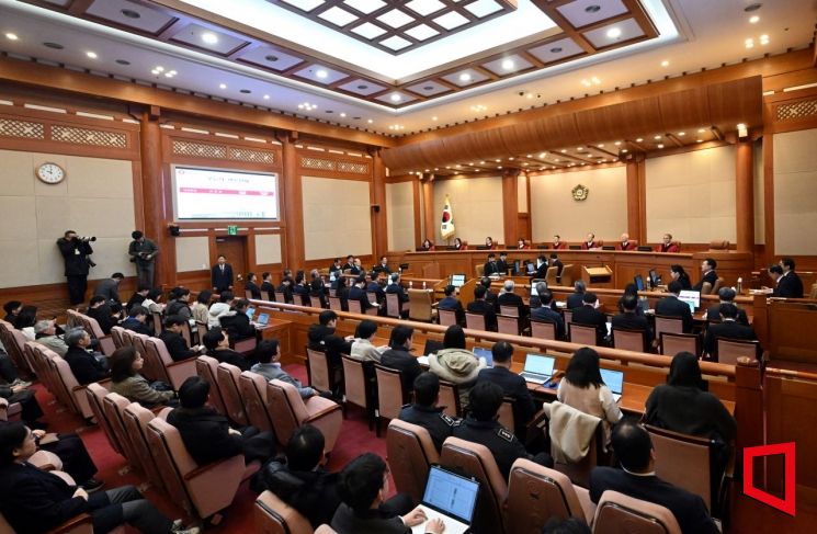 윤석열 대통령이 13일 서울 종로구 헌법재판소에서 열린 윤석열 대통령 탄핵심판 8차 변론에 출석해 변론을 기다리고 있다. 2025.02.13 사진공동취재단