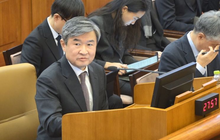 조태용 국가정보원장이 13일 서울 종로구 헌법재판소에서 열린 윤석열 대통령 탄핵 심판 8차 변론에 증인으로 출석해 답변하고 있다. 헌법재판소 제공 연합뉴스