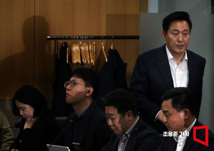 [포토] 규제철폐 보고회 참석하는 오세훈 시장