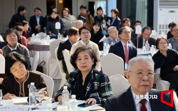 [포토] 현정은 회장, AI 관련 토론회 참석