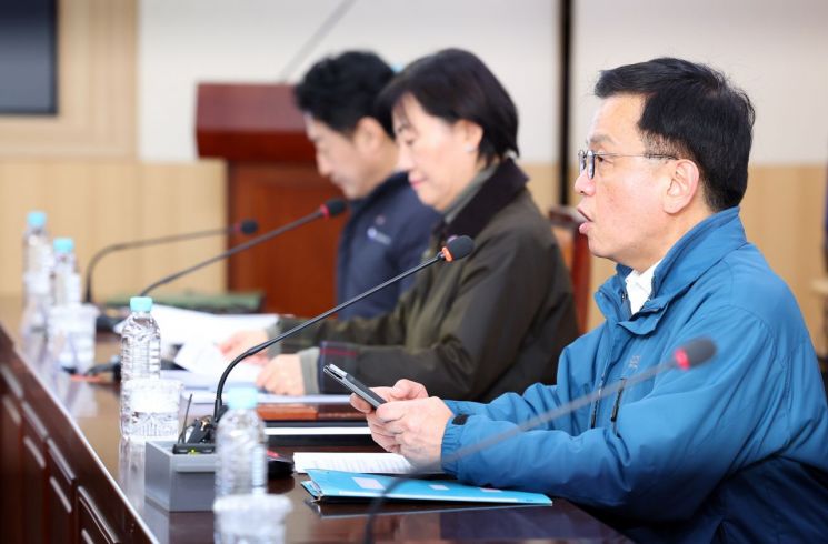 정부, 직접일자리 120만개 창출·24조원 신속집행 '내수회복 마중물'  