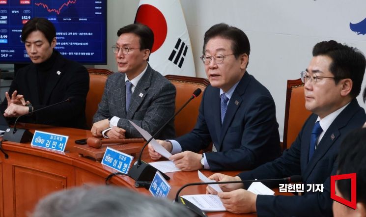 이재명 더불어민주당 대표가 14일 국회에서 열린 최고위원회의에서 발언하고 있다. 2025.2.14 김현민 기자