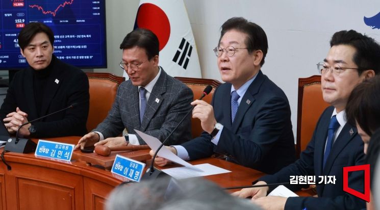 [포토] 이재명 "헌정질서 파괴 윤 끌어안는 국힘은 범죄 정당"