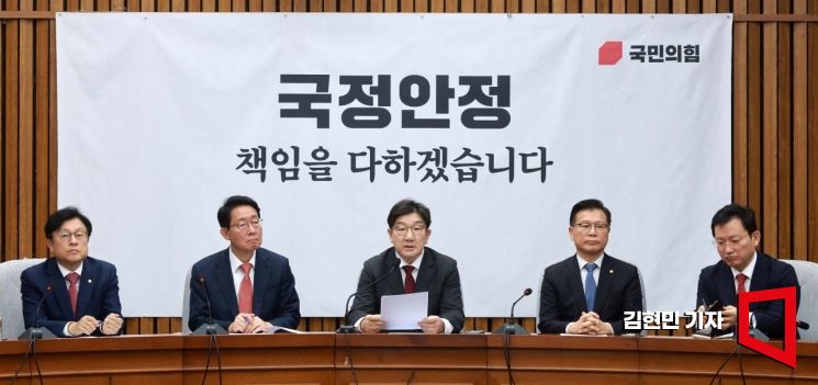 [포토] 권성동 "콩나물 살 때도 이렇게 흥정 안 해…野, 라벨갈이 추경"