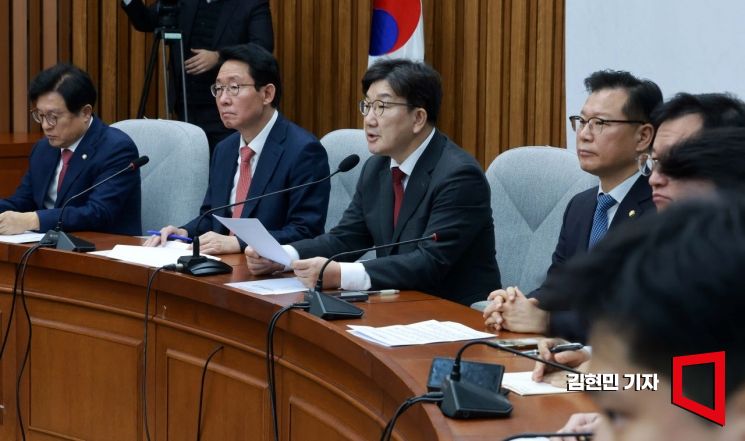 권성동 국민의힘 원내대표가 14일 국회에서 열린 원내대책회의에서 발언하고 있다. 2025.2.14 김현민 기자