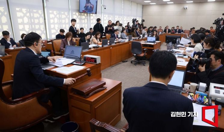 [포토] 복지위 전체회의 주재하는 박주민 위원장