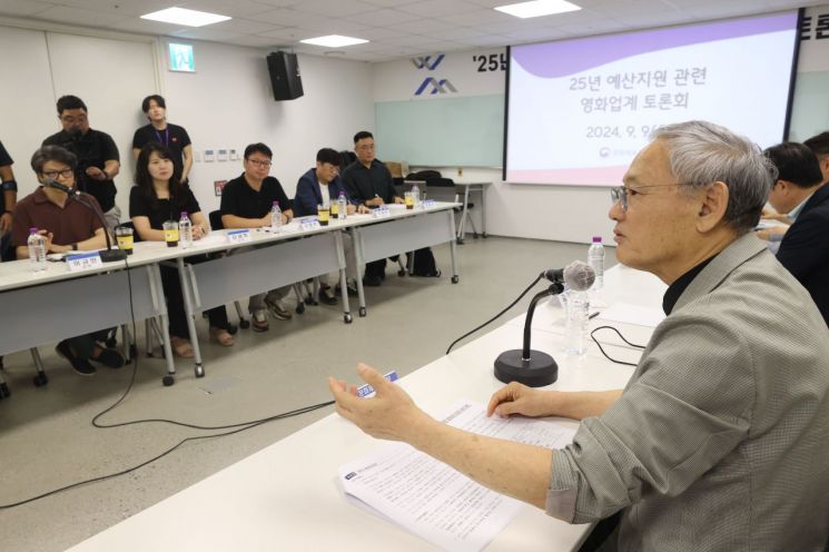 유인촌 문화체육관광부 장관이 지난해 9월 서울 종로구 국립현대미술관 교육동에서 열린 '2025년 예산지원 관련 영화업계 토론회'에서 인사말을 하고 있다. 연합뉴스