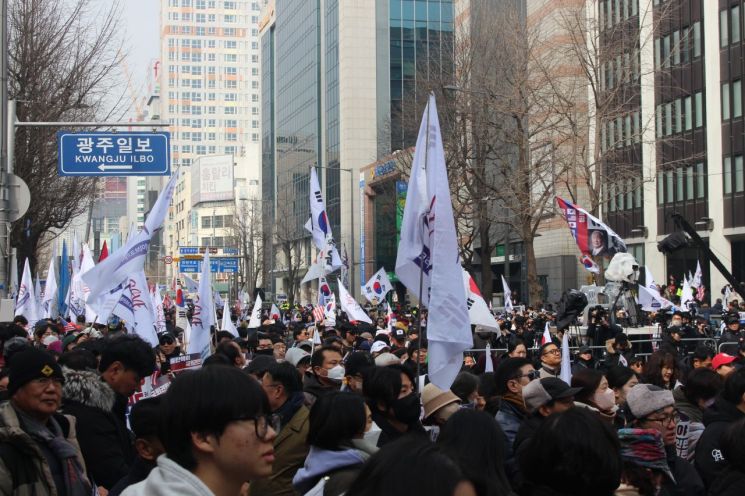 [포토] 광주 금남로서 열린 '尹 탄핵 반대' 집회