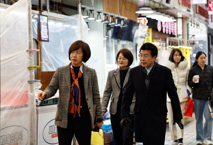 "잘 한다 서강석 송파구청장"...상인들과 점심 먹으며 민생현장 살펴 