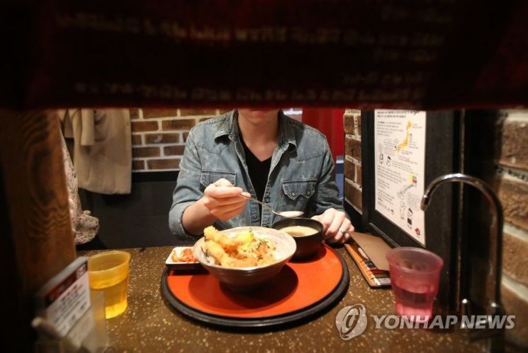 '나 혼자 산다' 천만…빈곤·고립은 더 심해졌다