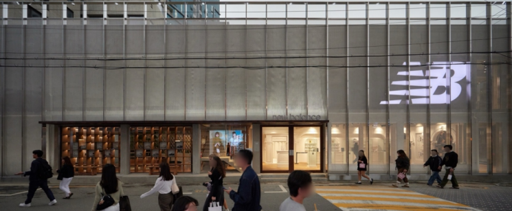 뉴발란스, 이랜드월드와 계약 연장…한국지사 설립한다