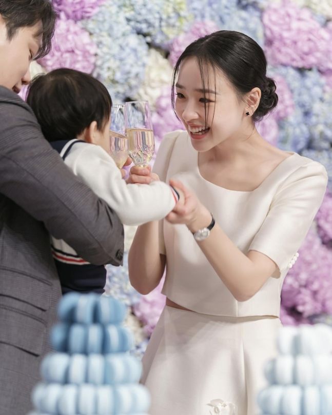 손연재가 아들 첫 돌을 맞아 세브란스병원에 1억 원을 기부했다. 손연재 SNS