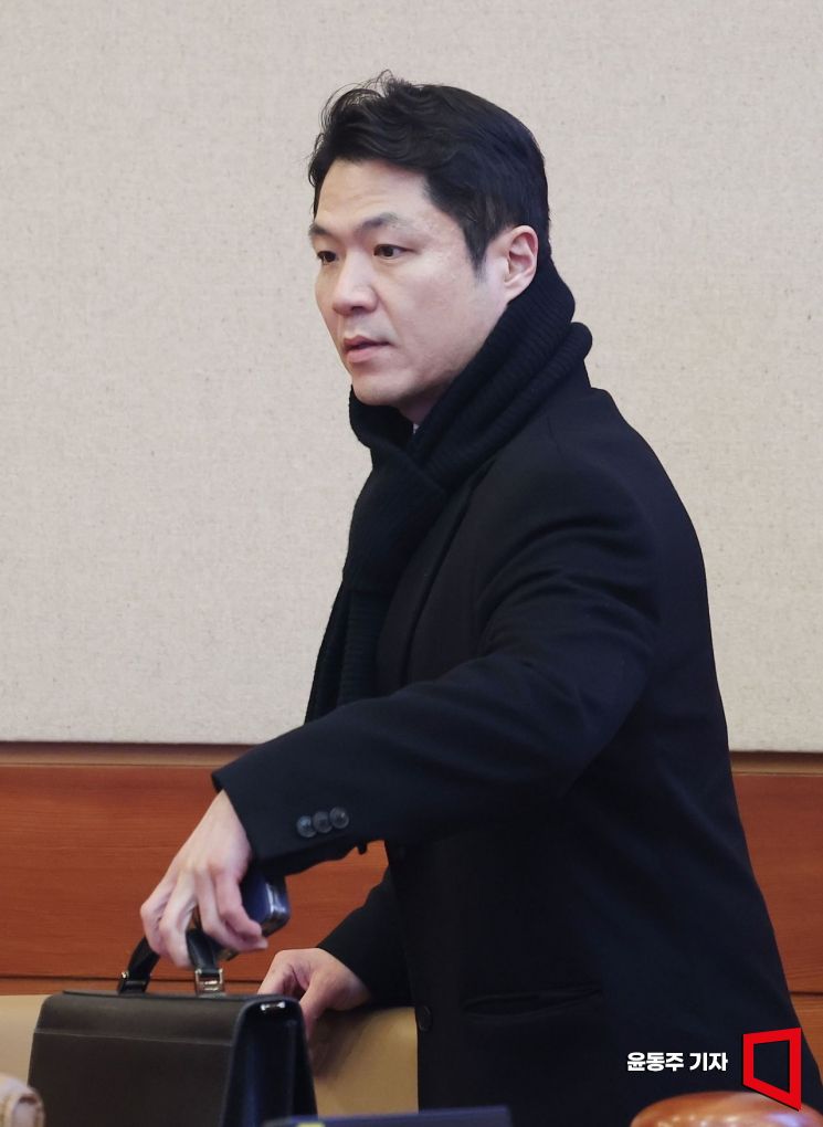 [포토] 첫 정식 변론 출석한 최재훈 중앙지검 부장검사