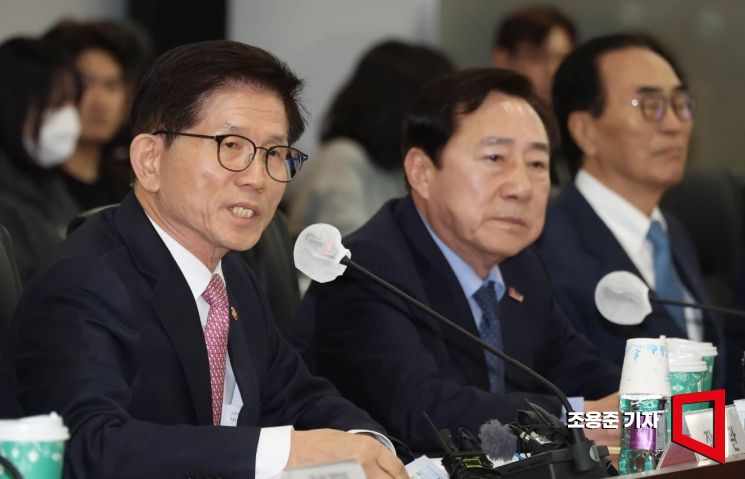 [포토] 중소기업인들 만나는 김문수 장관