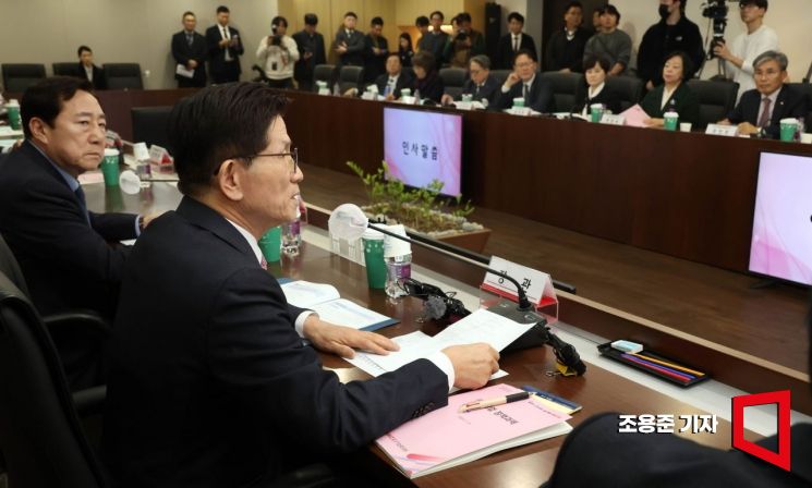 [포토] 인사말 하는 김문수 고용노동부 장관