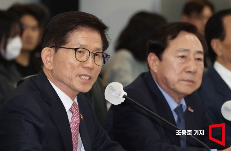 [포토] 중소기업인 간담회 참석한 김문수 장관