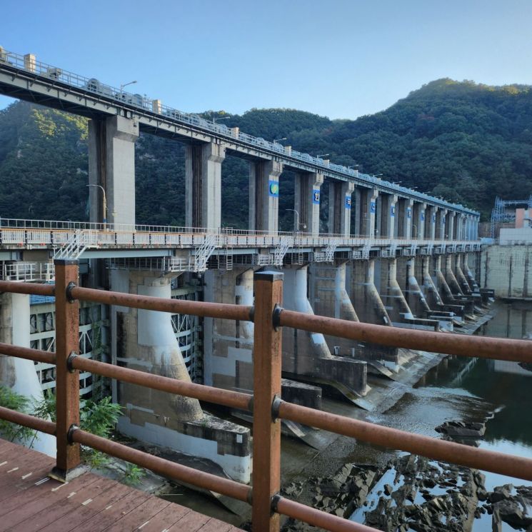 춘천 의암댐 관리교, 내달 1일부터 주말 자전거 통행 재개
