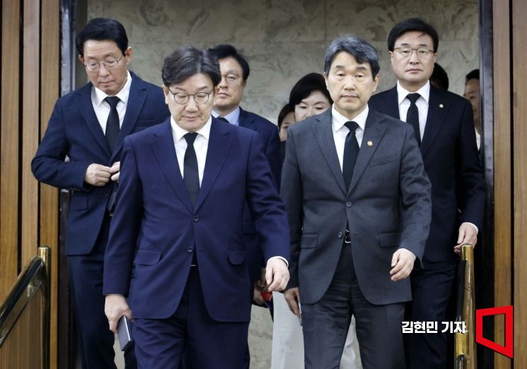 [포토] 당정협의회 향하는 권성동-이주호