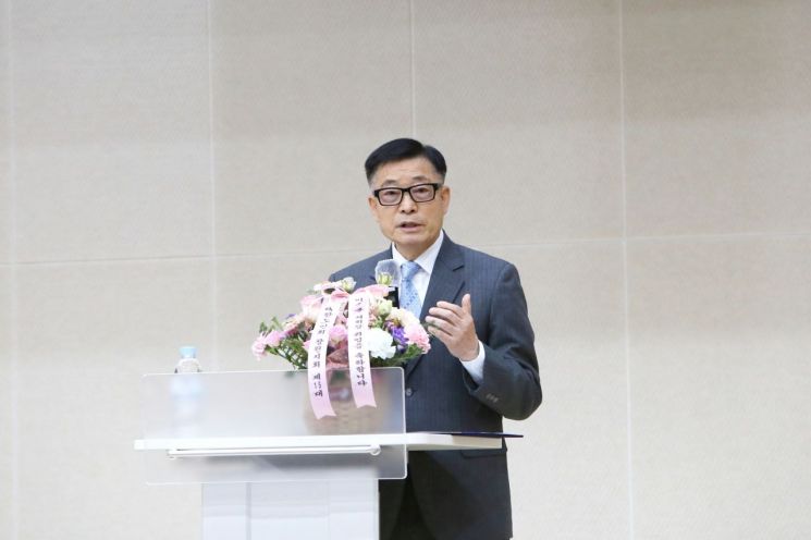 이충훈 제15대 대한노인회 경남 창원시 창원지회장이 취임사를 전하고 있다. 이세령 기자