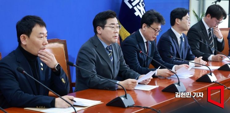 [포토] 원내대책회의 발언하는 박찬대