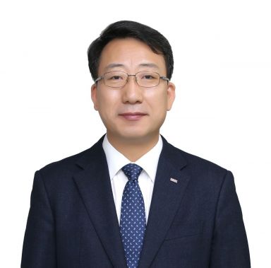 BNK신용정보 대표 (경남은행 전 부행장보) 신태수 후보.